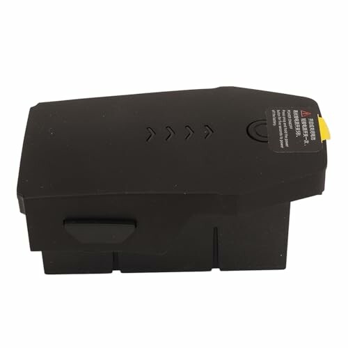 Schwarze Drohnenbatterie mit Pfeilsymbolen.