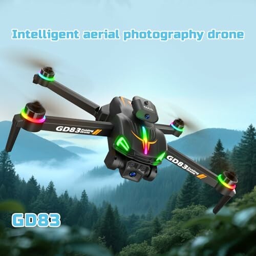 Fliegende Fotodrohne über Waldlandschaft